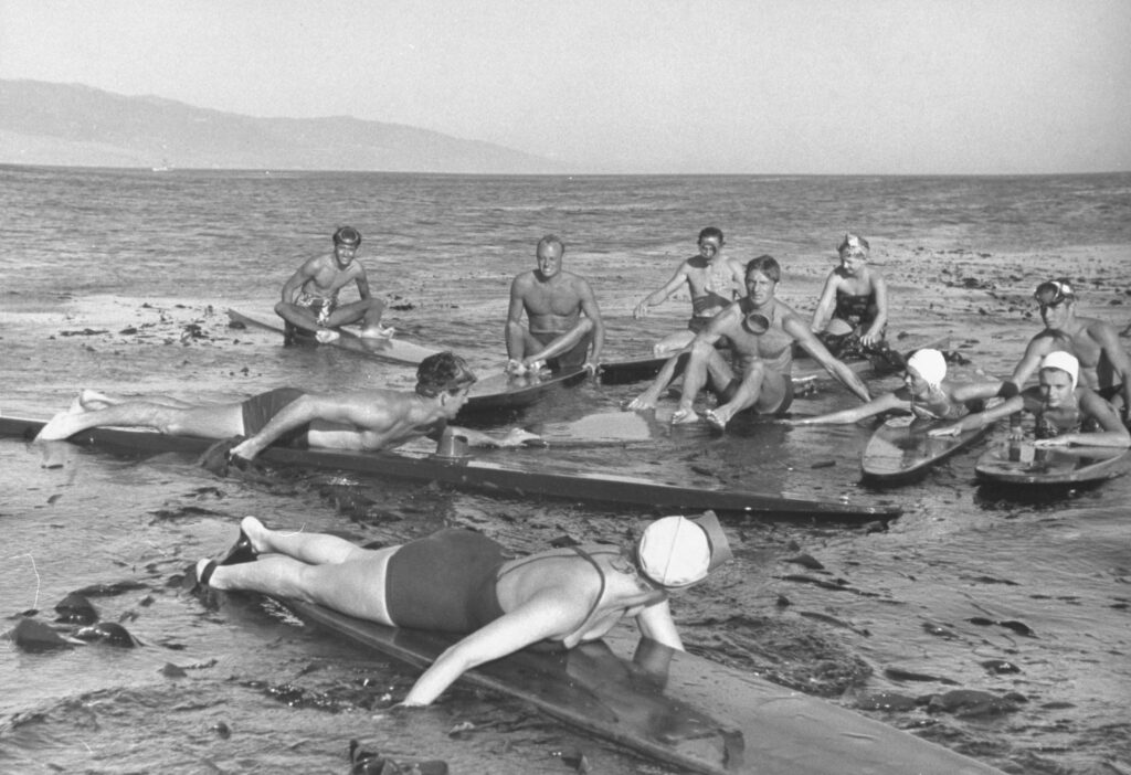 Paddlers gathered over a bed of kelp where they hoped to find lobsters and abalone for the Santa Monica lifeguards’ season-ending party, 1940
